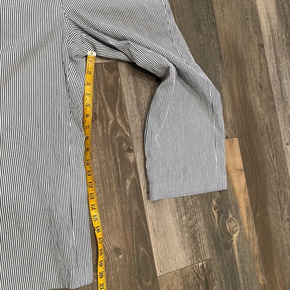 Talbots Chelsea Women's Size 10 Seersucker Crop Capri Pants Blue & White Striped - Picture 6 of 10